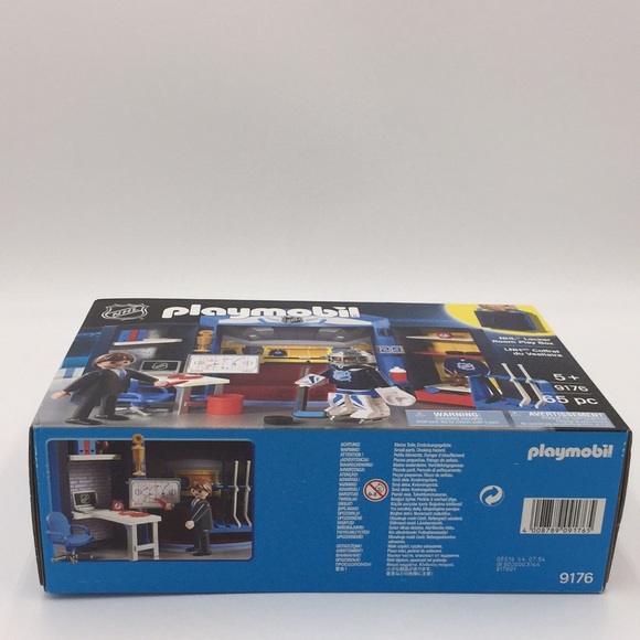 Playmobil NHL Hockey Locker Room Play Box 9176 - Picture 7 of 12